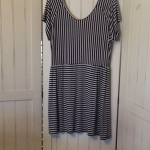 Snappy black and white knit dress!
